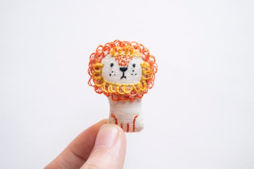 獅子胸針マネリーライオンミニブローチピン