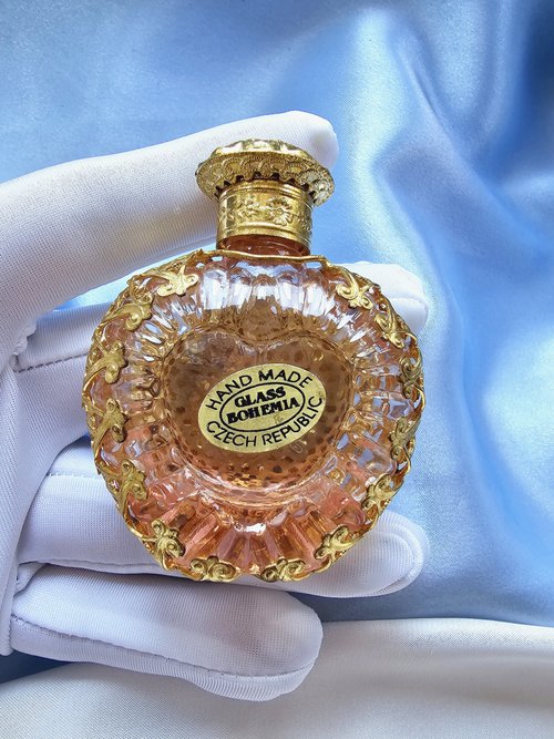 Stylebuilt ローズ装飾ビンテージ風香水 空き瓶 未使用 (#2597) チェコ工芸ガラス フィリグリーラインストーン 磁器ローズ香水瓶