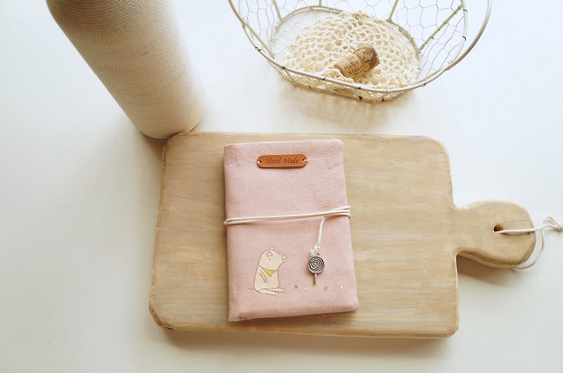 手繪棒棒糖小粉豬護照夾 - 護照套 - 棉．麻 粉紅色