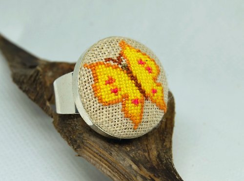 TomasCross 黃色蝴蝶刺繡戒指十字繡自然首飾手工製作的女孩節日禮物