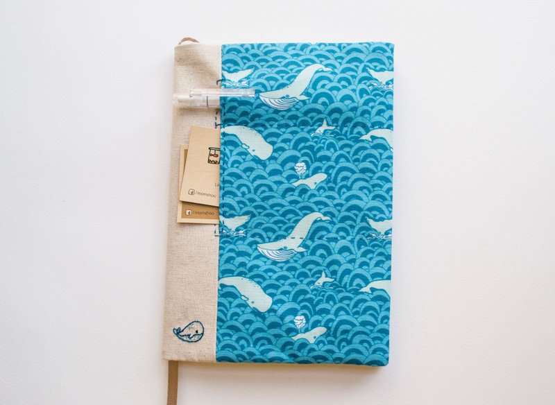 Whale of a time - adjustable A5 fabric bookcover - 書衣/書套 - 棉．麻 藍色