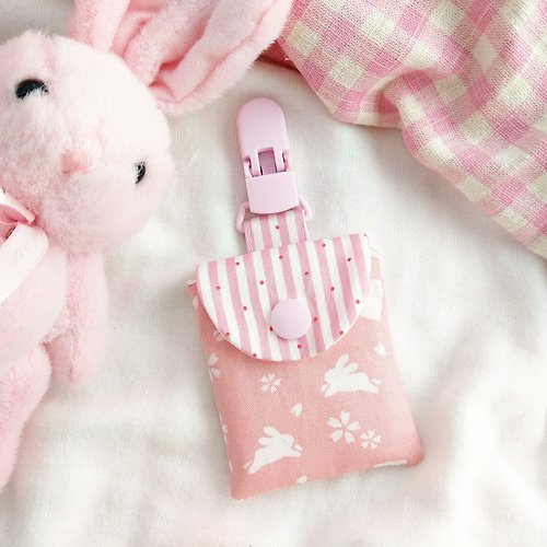 QQ rabbit 手工嬰幼兒精品 彌月禮盒 櫻花兔兔。平安符袋 奶嘴袋 票卡袋 (可繡名字)
