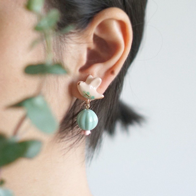 / Unicorn forest / gift of eucalyptus bean red single ear clip / ear clip - Earrings & Clip-ons - Clay 