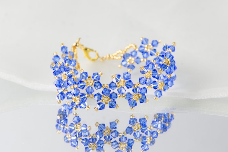 Blue multi flower swarovski bracelet, 7 inches and 2 inches chain - สร้อยข้อมือ - คริสตัล สีน้ำเงิน