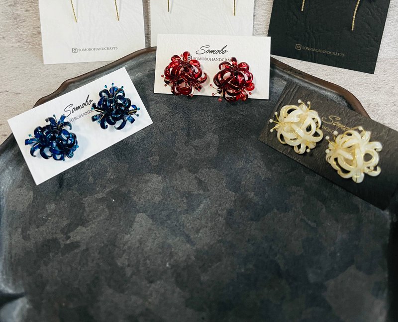 彼岸花　揺れない耳飾り　　赤 - 耳環/耳夾/耳骨夾 - 其他金屬 紅色