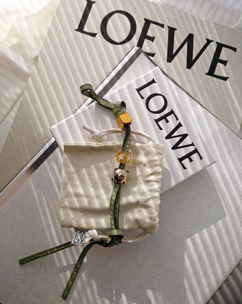 中古品 帶塵袋盒 Loewe 骰子小豬流蘇包包掛飾 掛件 鎖匙扣鑰匙圈 - 鑰匙圈/鑰匙包 - 真皮 綠色