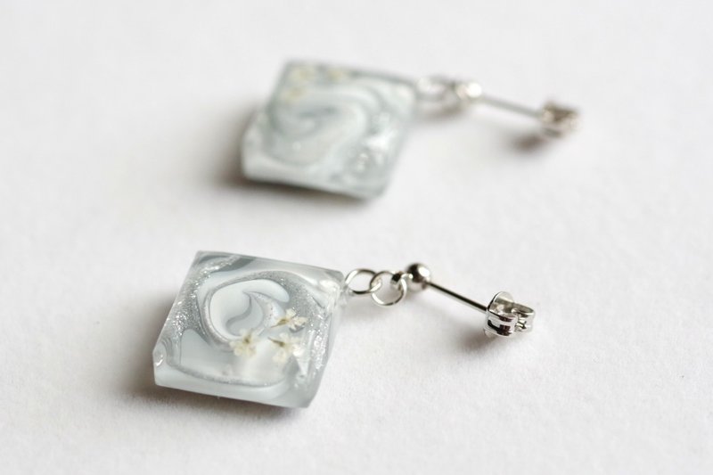 Resin Art Square Earrings - Drizzly Morning - Earrings & Clip-ons - Resin Gray