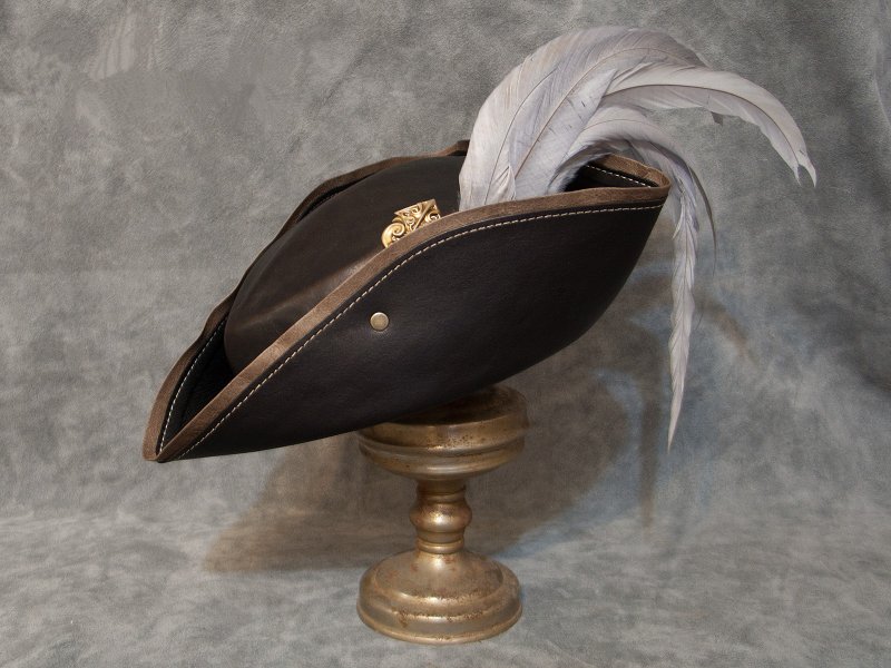 Lady Maria leather hat v.2 inspired Bloodborne / hat with feathers / tricorne - หมวก - หนังแท้ สีนำ้ตาล