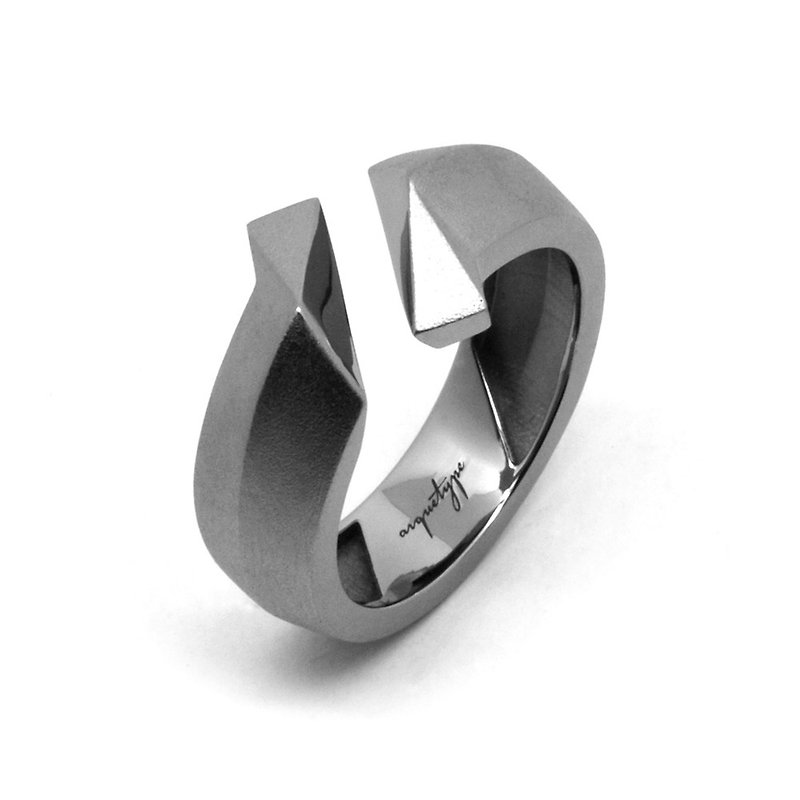 TWIST Ring / Gun Metal (exclusive design jewelry : silver) - 戒指 - 其他金屬 黑色