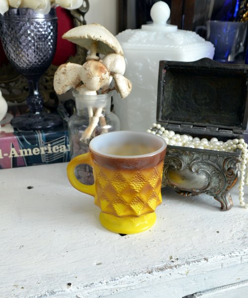 Travel Genius 中古店 FIRE KING 青綠 x 芥末黃色 菱格咖啡杯 60年代古董 玻璃製品 MUG