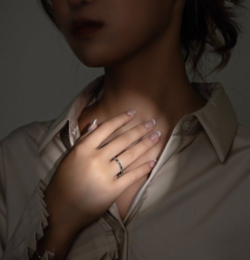 Isha Jewelry 純銀輕珠寶 一眼瞬間。古典雕花純銀戒指 | 復古風。浮華感輕珠寶