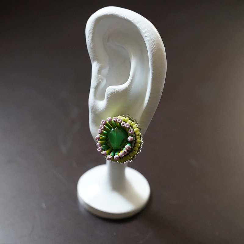 潮だまりの生き物たち5 イヤリング ピアス ビーズ刺繍　グリーン - 耳環/耳夾 - 塑膠 綠色