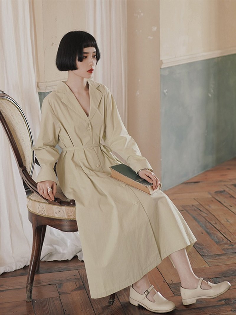 淺卡其色 精緻西裝領風衣式收腰洋裝 純棉製V領排扣長袖連身裙 - 連身裙 - 棉．麻 卡其色