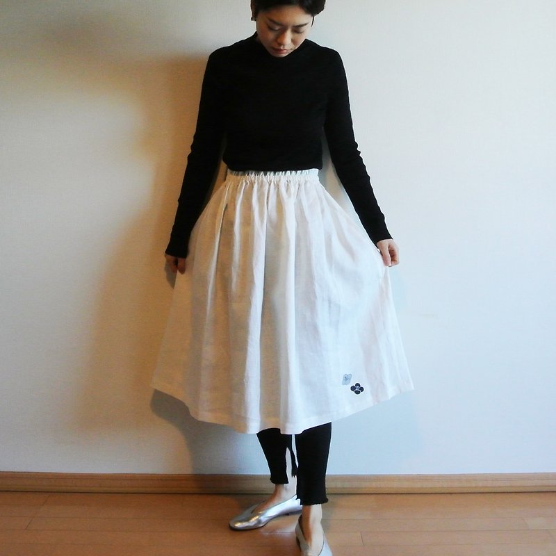 Linen/ gathered skirt white / camellia - Skirts - Cotton & Hemp White