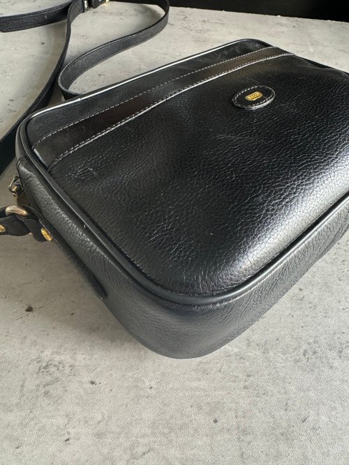 中古の本物のバリーレザークロスボディバッグ 機内持ち込み用