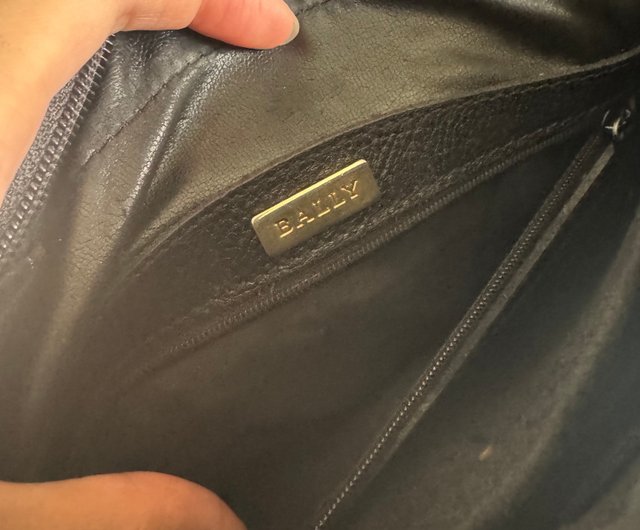 中古の本物のバリーレザークロスボディバッグ 機内持ち込み用 中古の本物のバリーレザークロスボディバッグ 機内持ち込み用