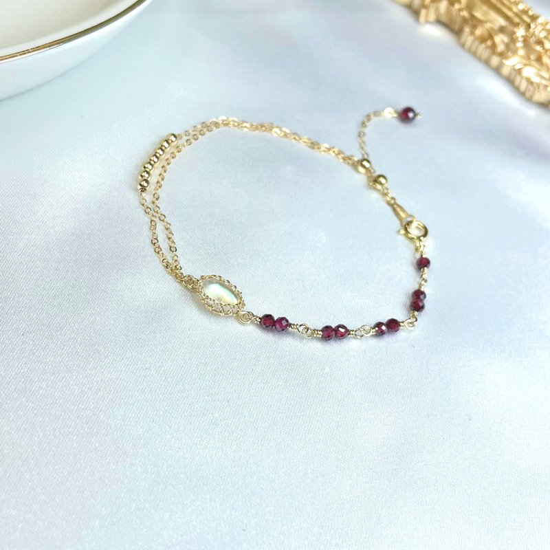 Garnet bracelet 14k goldfill january birthstone bracelet - สร้อยข้อมือ - เครื่องประดับพลอย 