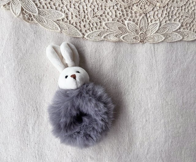 ふんわりとした毛並みに、愛らしいウサギのモチーフをあしらったヘア