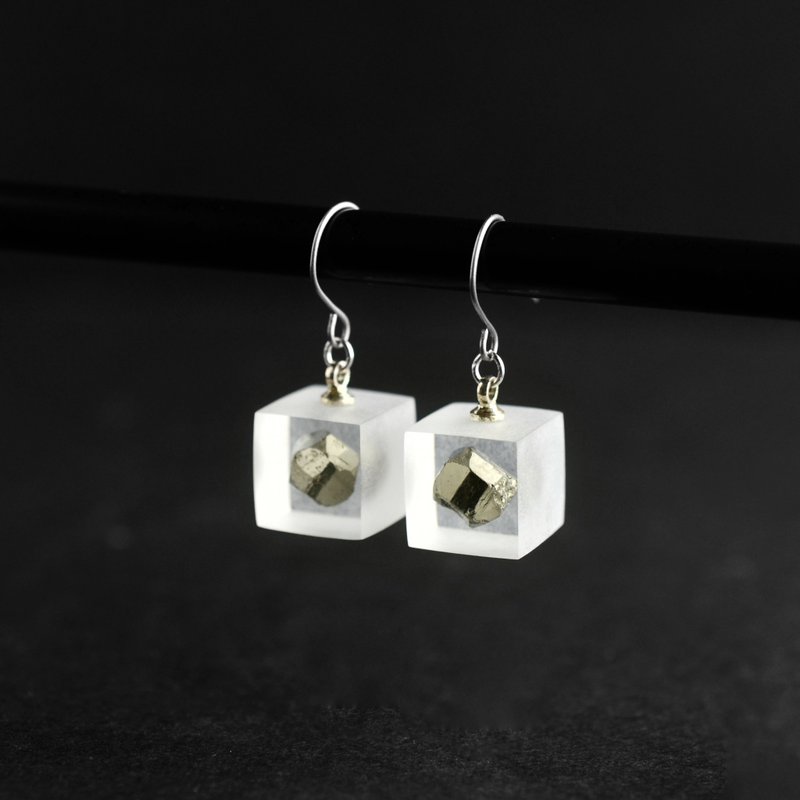 pyrite, pyrite, hook earrings, Clip-On, simple, titanium, life gift, made in Japan - Earrings & Clip-ons - Resin Silver