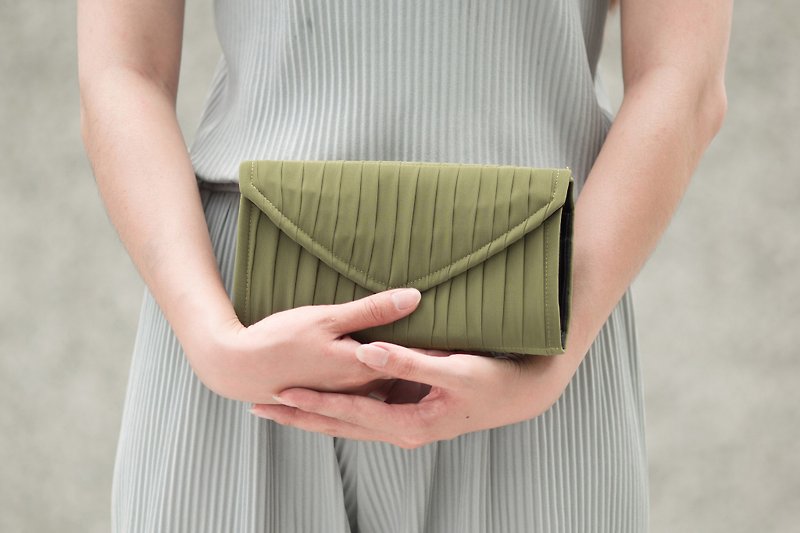 vingt six matcha green leather wallet (can be used as a shoulder bag, clutch bag, cross-body bag, and wallet) - Clutch Bags - Paper 