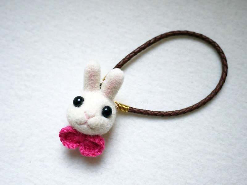 Petwoolfelt - Needle-felted rabbit accessories (bag charm / necklace) - พวงกุญแจ - ขนแกะ ขาว