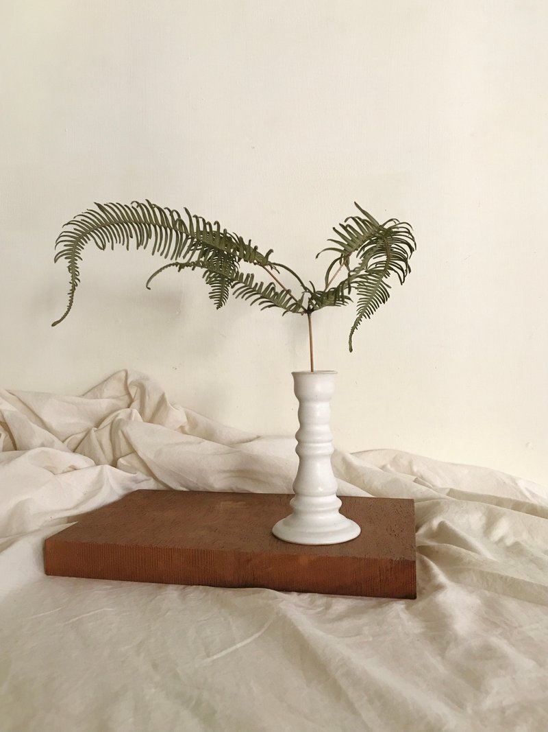 Déjà vu ceramics 陶瓷白色燭臺花器 - 花瓶/花器 - 陶 白色