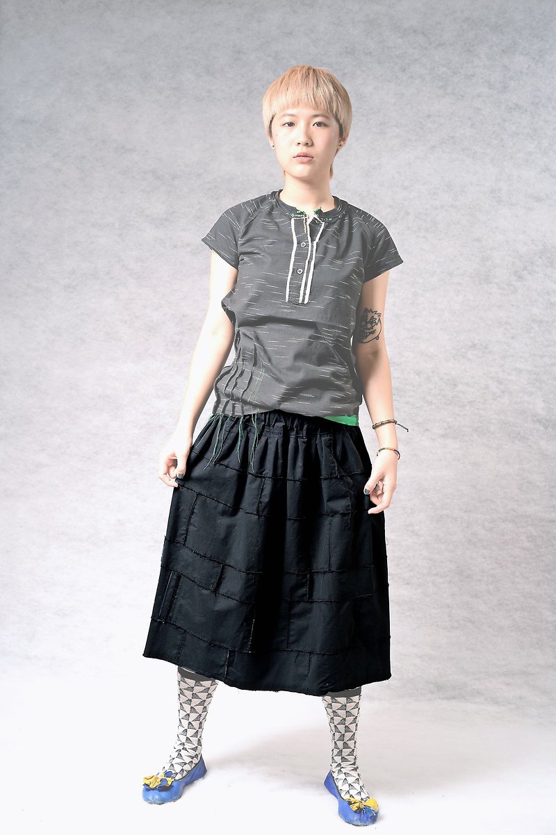 Irregular rhythm stitching skirt