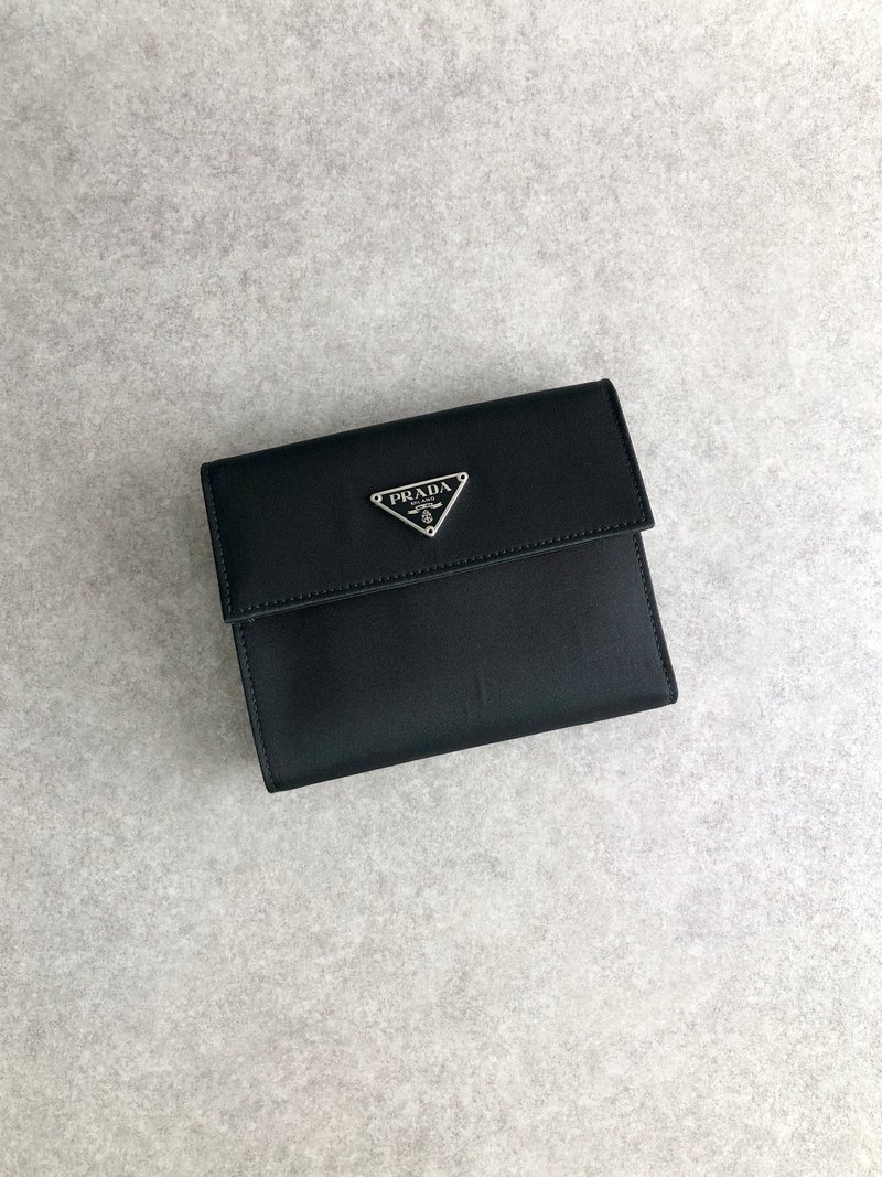 [Direct from Japan, branded used bag] PRADA Prada wallet, black, triangle logo, nylon, bi-fold, vintage, old h2h6ub - กระเป๋าสตางค์ - ไนลอน สีดำ