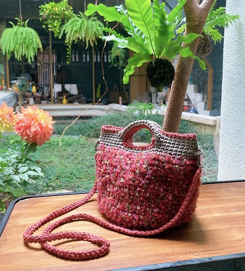 愛家部屋 段染混紡 手鉤編織 斜揹包 手提袋-草莓巧克力