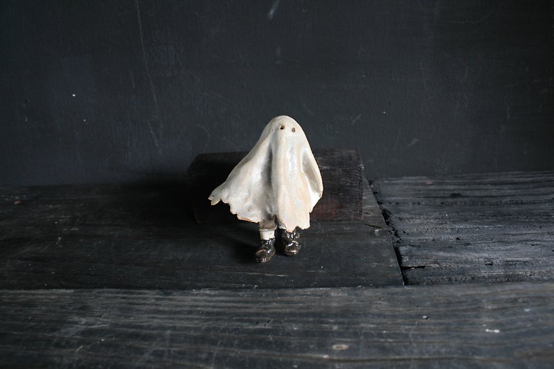Ghost with little feet (9.6cm high, ceramic pottery doll with hanging decoration) - Stuffed Dolls & Figurines - Pottery White