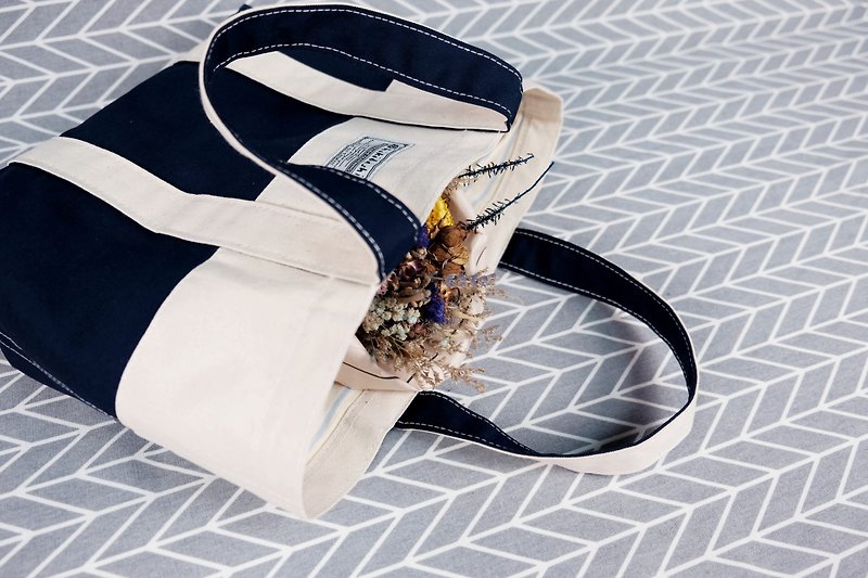 Drawer wide mouth tote bag / blue and white - กระเป๋าแมสเซนเจอร์ - ผ้าฝ้าย/ผ้าลินิน สีน้ำเงิน