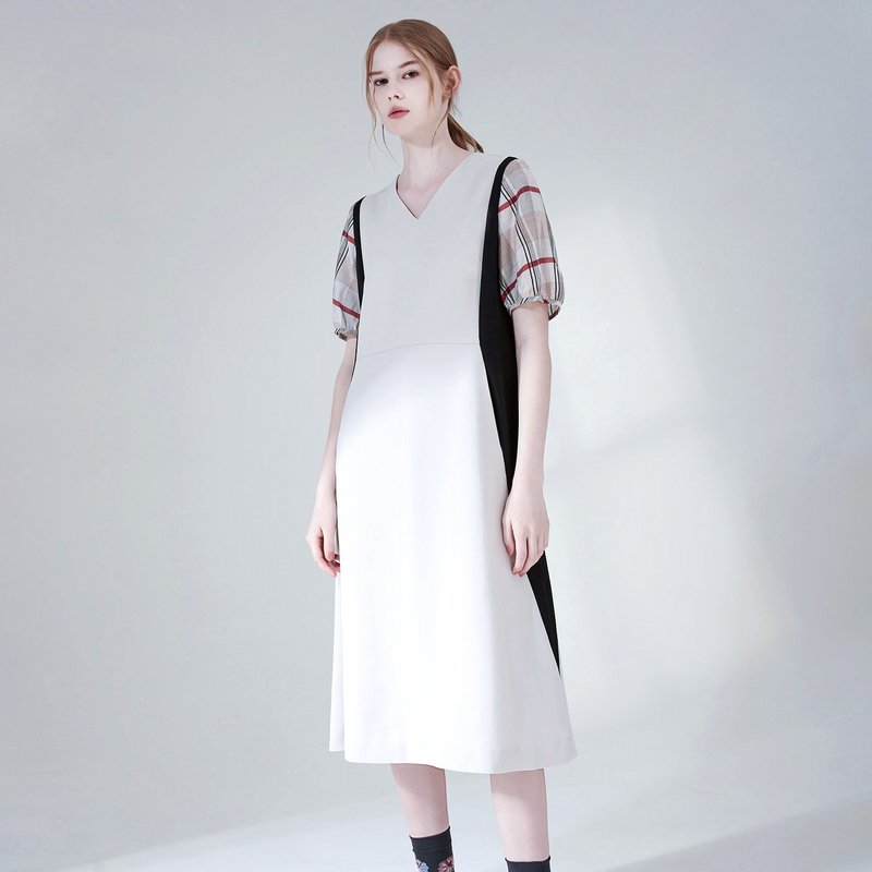 Silhouette V-Neck Colorblock Check Sleeve Dress - ชุดเดรส - ผ้าฝ้าย/ผ้าลินิน หลากหลายสี