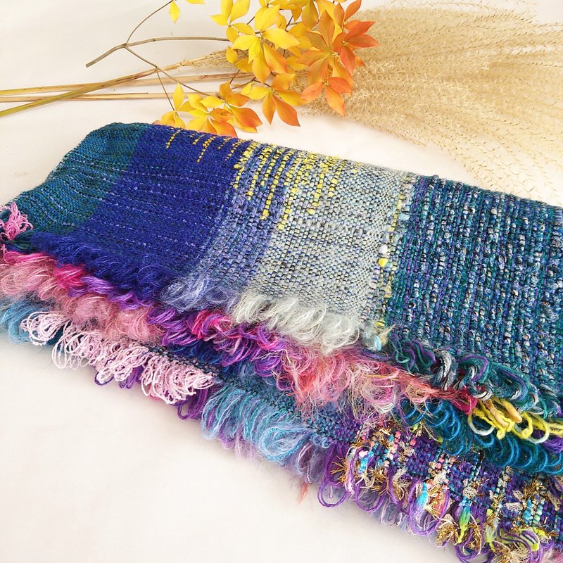 Hand-woven, cherry blossom moonlit night swaying on the river surface, wool, long stole - ผ้าพันคอถัก - ขนแกะ สีน้ำเงิน