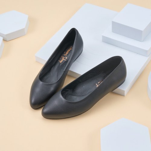 DREAMS SHOP 友善尺碼37-45 足弓支撐 素面減壓尖頭平底鞋 黑色