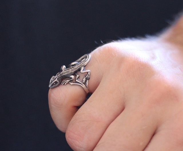 ヴィンテージ 刻印 指に絡みつく 宝石を守る トカゲのリング シルバー ヴィンテージ 刻印 指に絡みつく 宝石を守る トカゲのリング