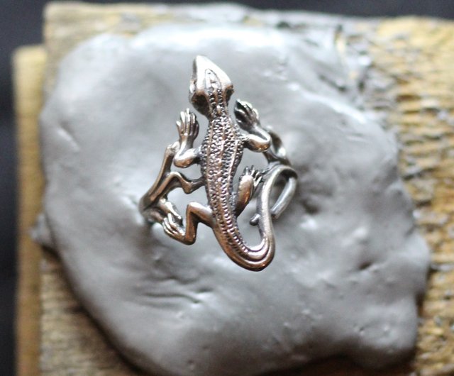 ヴィンテージ 刻印 指に絡みつく 宝石を守る トカゲのリング シルバー ヴィンテージ 刻印 指に絡みつく 宝石を守る トカゲのリング シルバー