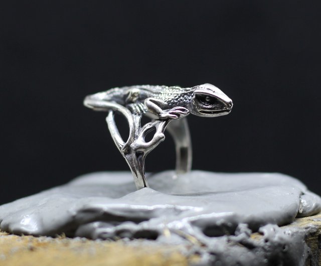 ヴィンテージ 刻印 指に絡みつく 宝石を守る トカゲのリング シルバー ヴィンテージ 刻印 指に絡みつく 宝石を守る トカゲのリング シルバー