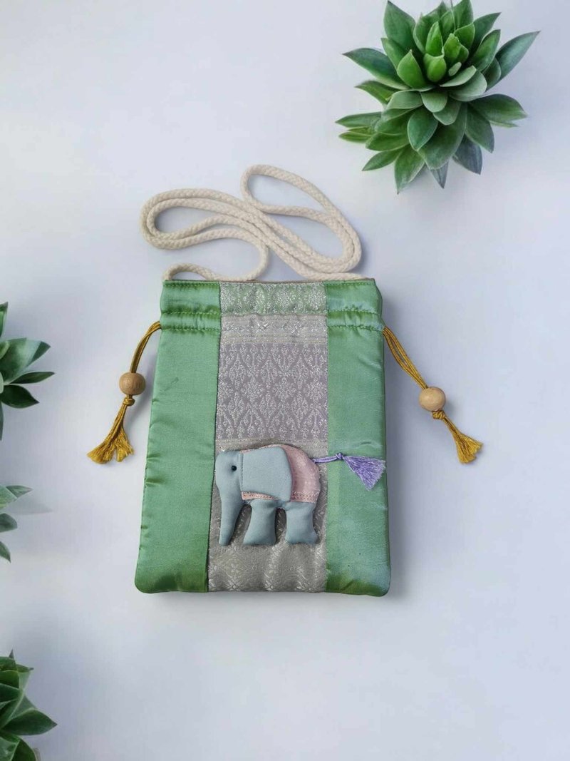 Green drawstring bag, silk lining, elephant doll pattern - Drawstring Bags - Silk Green