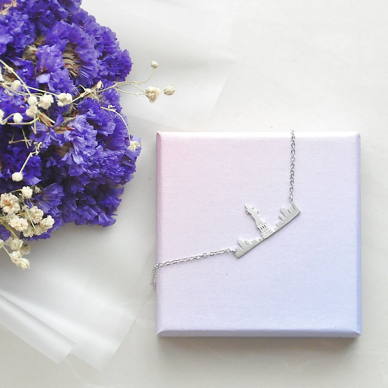 Dream of New York. Silver necklace Dream of New York. Sliver Necklace - สร้อยคอ - โลหะ สีเงิน