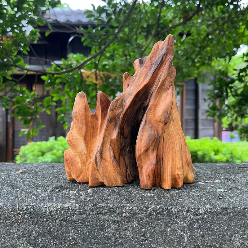 The Heart Mountain Series is divided into Taiwanese cypress wood ornaments, home decoration ornaments, small dry landscape sculptures - ของวางตกแต่ง - ไม้ สีเขียว