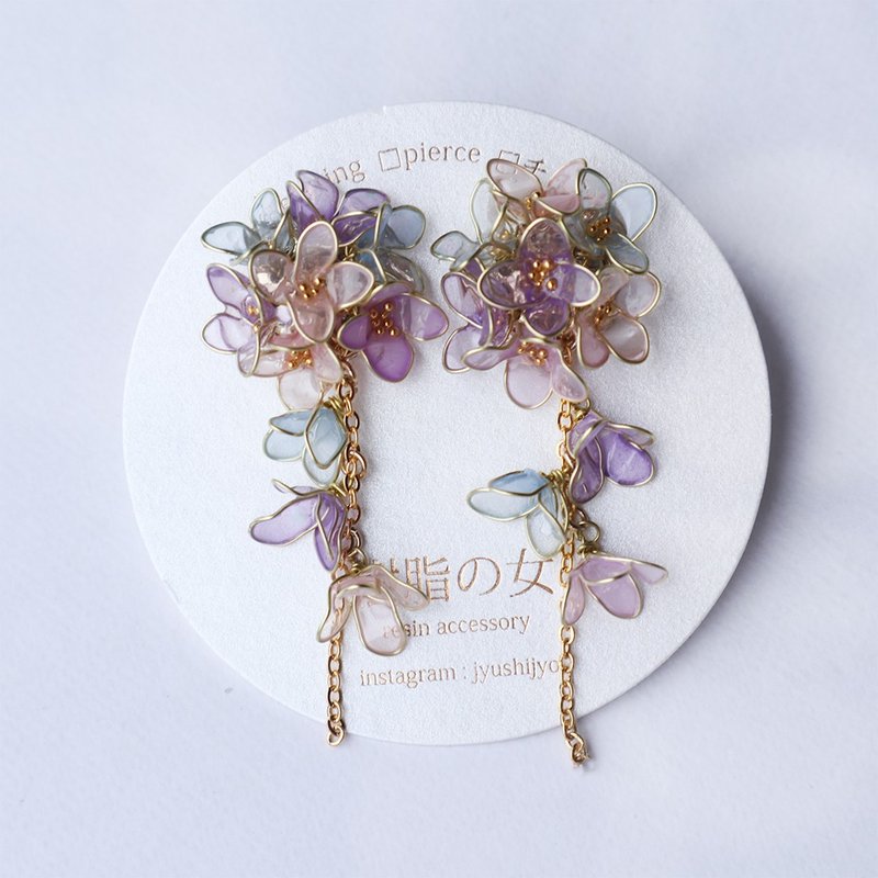 Blooming flower earrings purple gradation - ต่างหู - วัสดุอื่นๆ สีม่วง