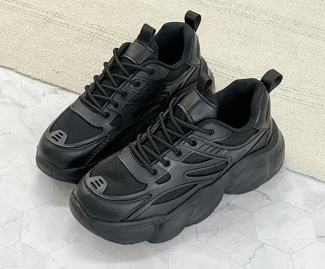 通気性抜群の軽量厚底ダッドスニーカー - ブラック/メーター 1AK115