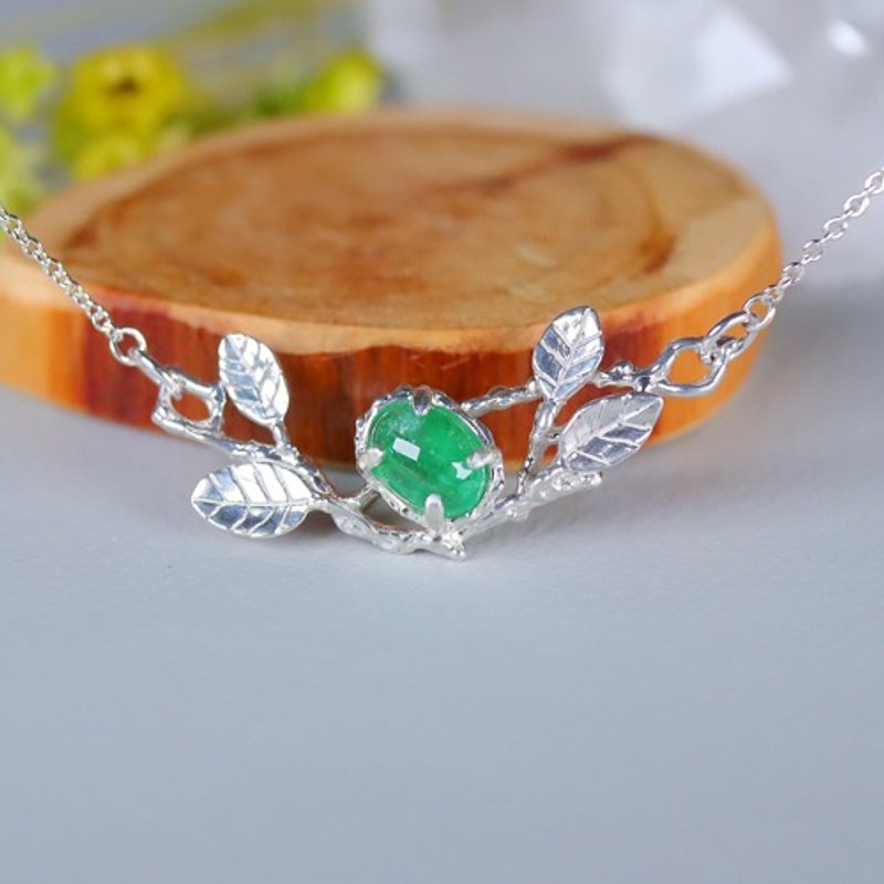 Emerald silver925 leaf necklace - สร้อยคอ - เครื่องเพชรพลอย สีเขียว