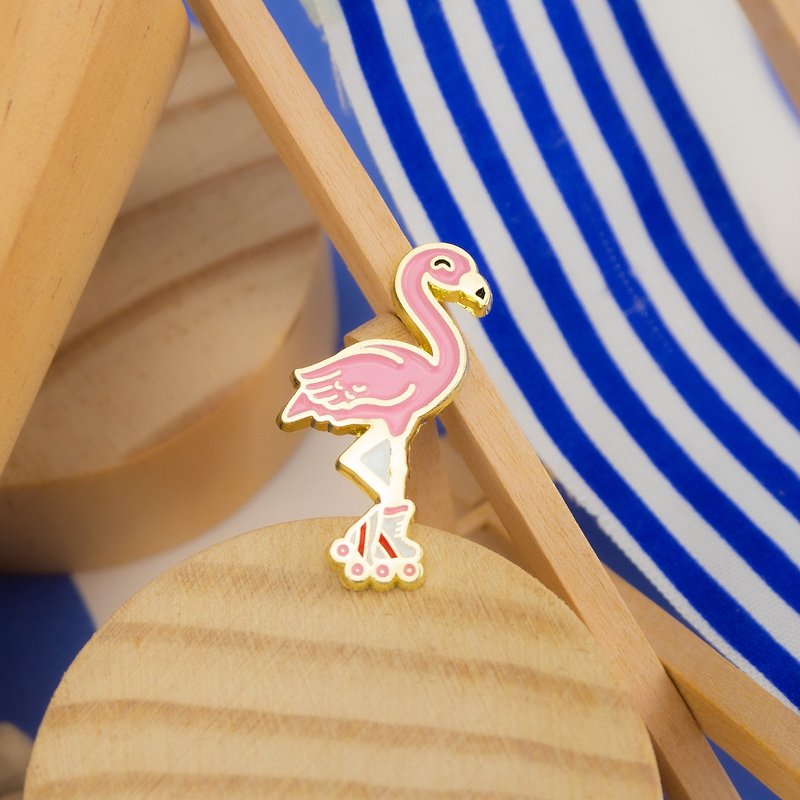 Flamingo Skater Enamel Pin - เข็มกลัด - โลหะ สึชมพู