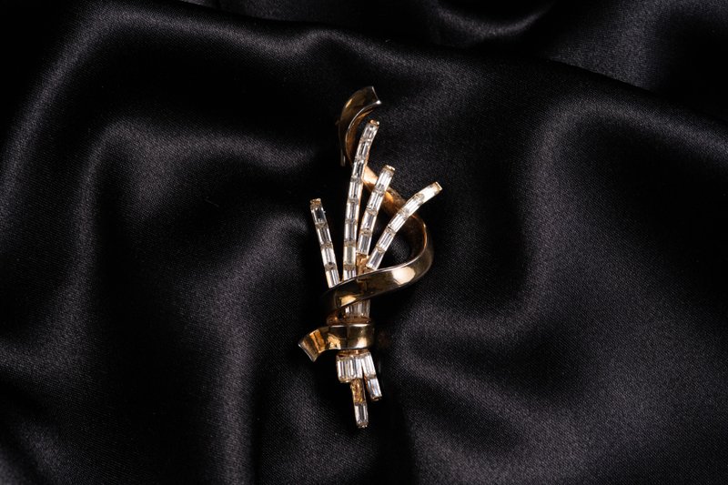 【CRUXART】Western Jewelry-Luxury Pieces-Dance of Light-80 to 90 United States- Silver Brooch - Badges & Pins - Silver Gold