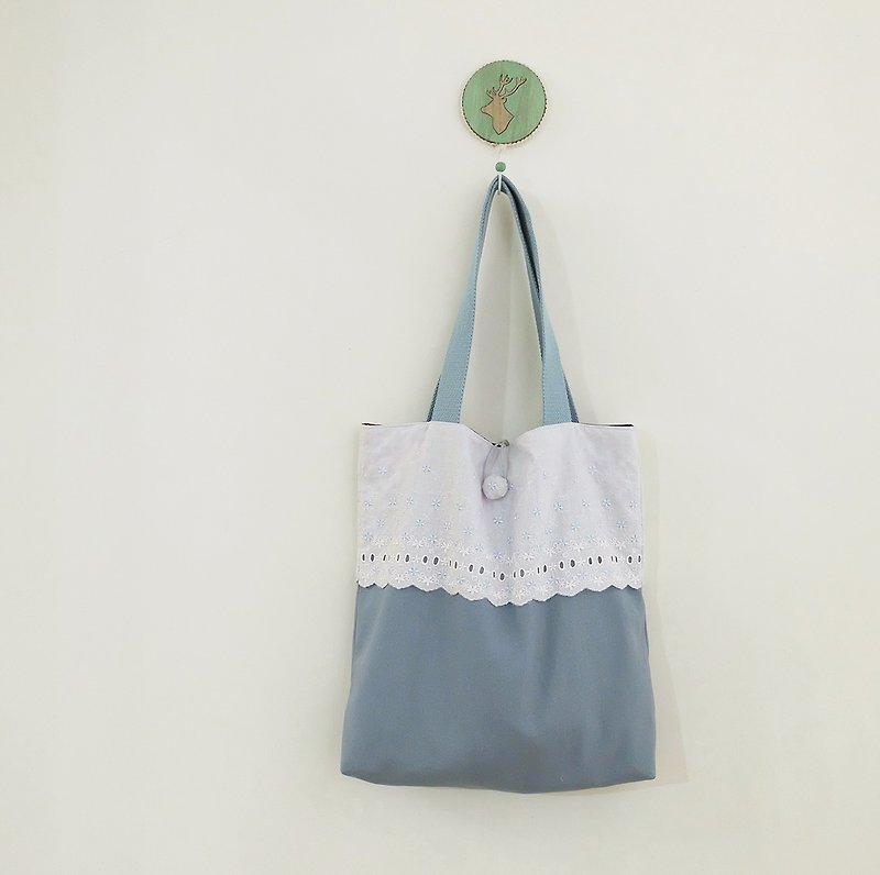 Small white dress cloth embroidery small ball bag Japanese cotton linen lace - Messenger Bags & Sling Bags - Cotton & Hemp Blue