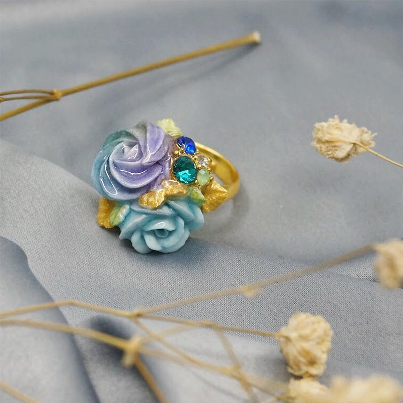 Elegant Rhinestone bouquet ring =Flower Piping= Customizable - แหวนทั่วไป - ดินเหนียว สีน้ำเงิน