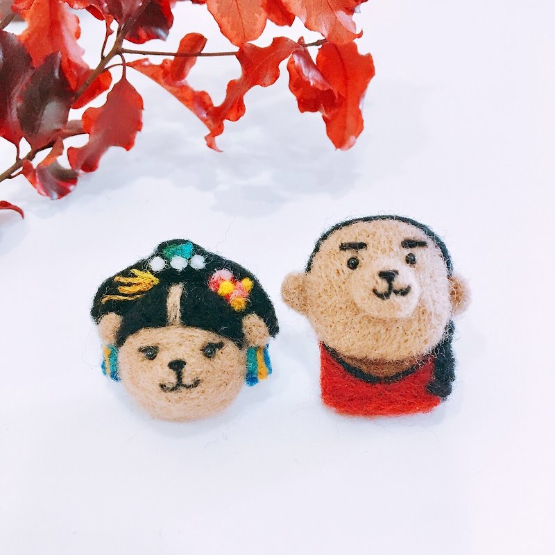 Yan Wei Raiders must Fucha bear and raccoon pin / magnet - Badges & Pins - Wool 