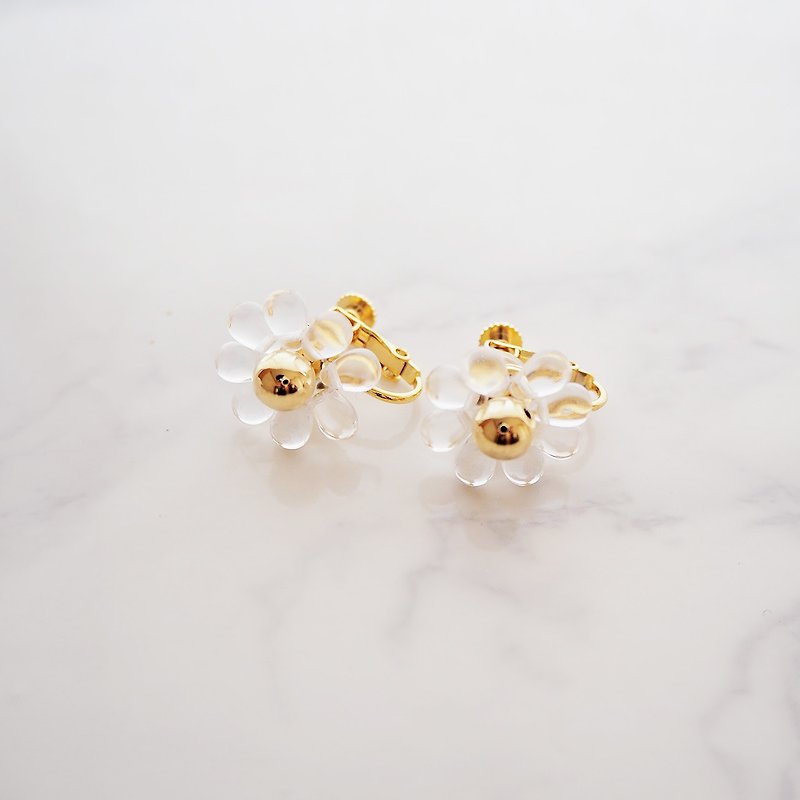 マーガレットイヤリング - 耳環/耳夾 - 其他金屬 金色
