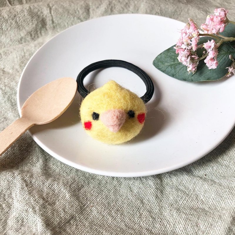 Woolfelting Mango Cockatiel Hair Tie - เครื่องประดับผม - ขนแกะ สีเหลือง